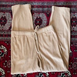 Comfy brown UNIQLO capris